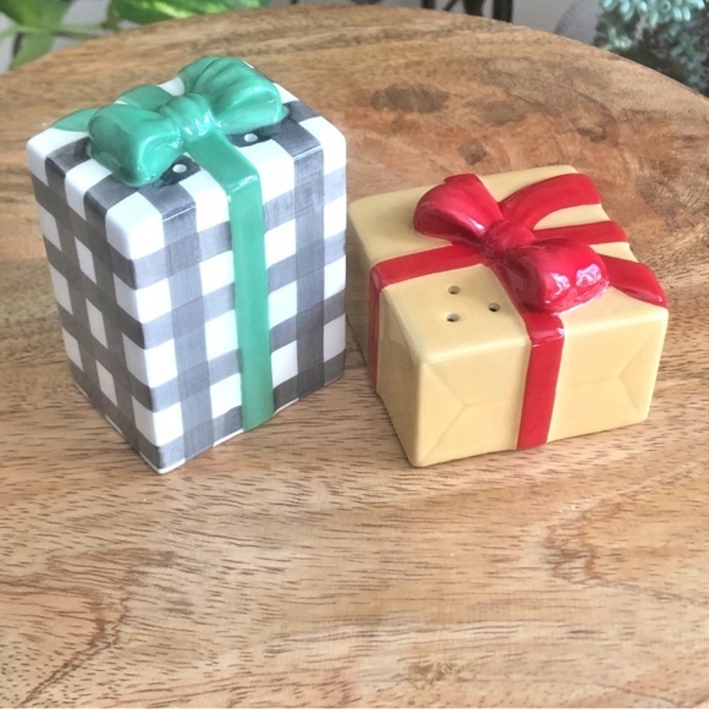 Hallmark 2023 VIP Ceramic Salt & Pepper Shakers Wrapped Present New/Unused